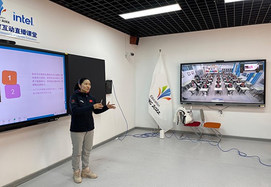 冬奥热度不减！pg电子让冰雪运动走进师生生活